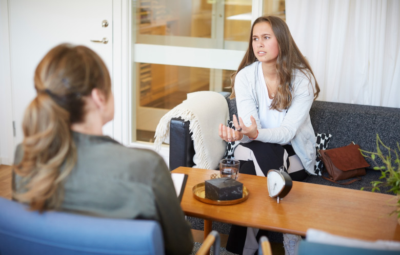 teenage patient talking to therapist blog image template    